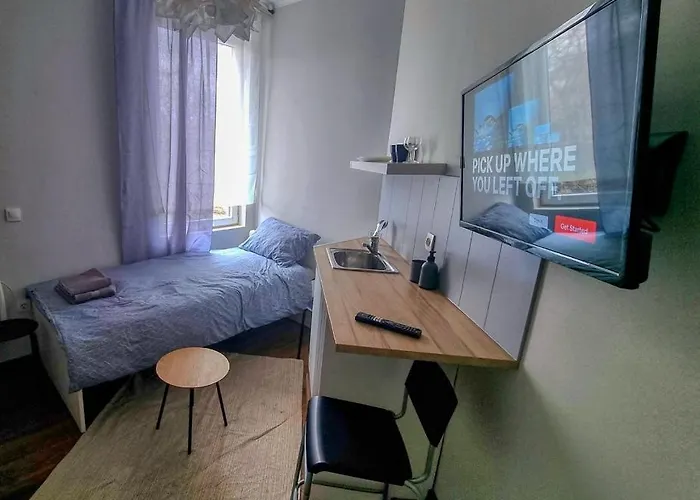 Inviting In Center صوفيا